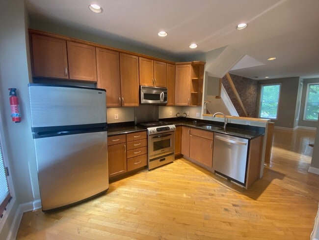 Building Photo - 411 I St NE