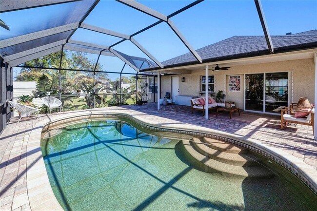 Building Photo - 3021 Palm Dr