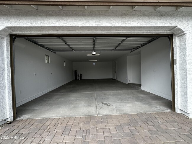 Building Photo - 14038 W Desert Hollow Dr