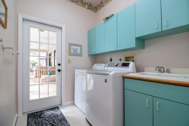 Building Photo - Palm Aire Fully Furnished Rental