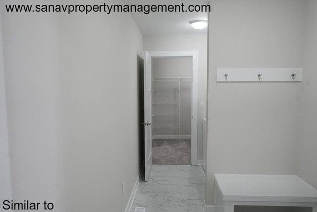 Building Photo - "Modern Comfort & Convenience: 3 Bed, 2 Bath Ranch Style Home in Waukee's Prime Location"