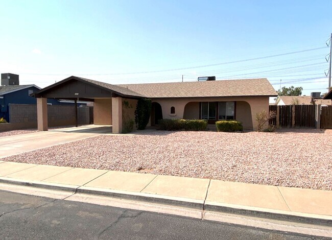 Building Photo - 1653 W Plana Ave