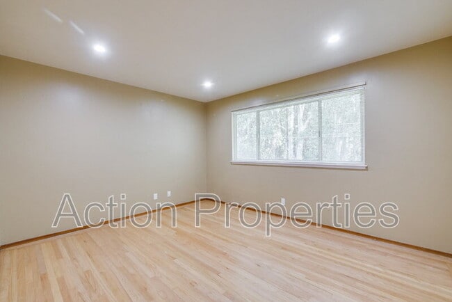 Building Photo - 2329 Trenton Dr