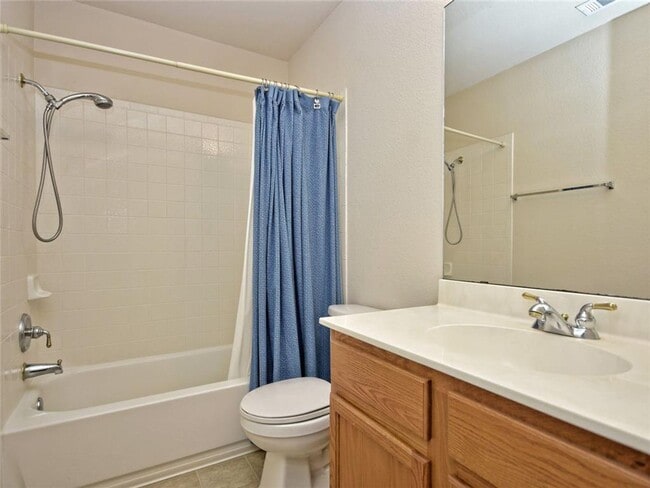 Building Photo - Spacious home on large corner lot