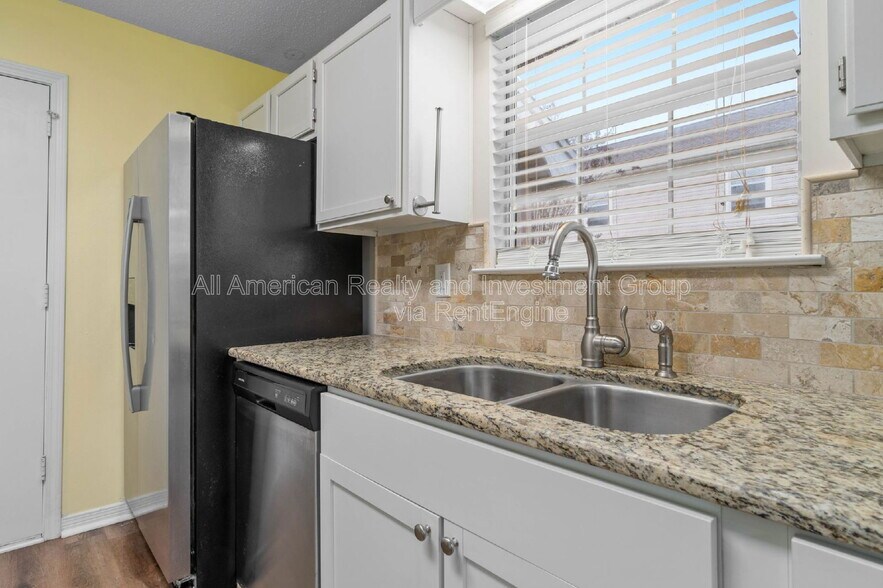 Building Photo - 1124 Bridlewood Path