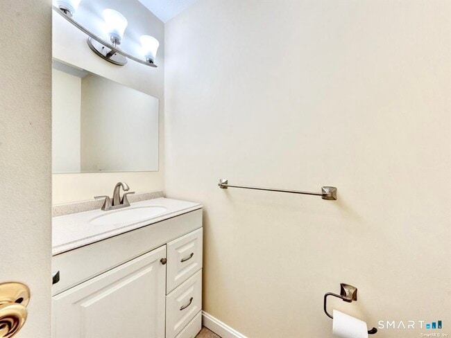 Building Photo - 122 Cottonwood Rd