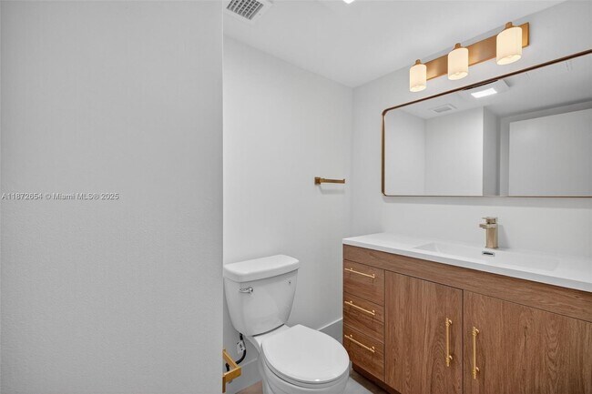 Building Photo - 2812 N 46th Ave