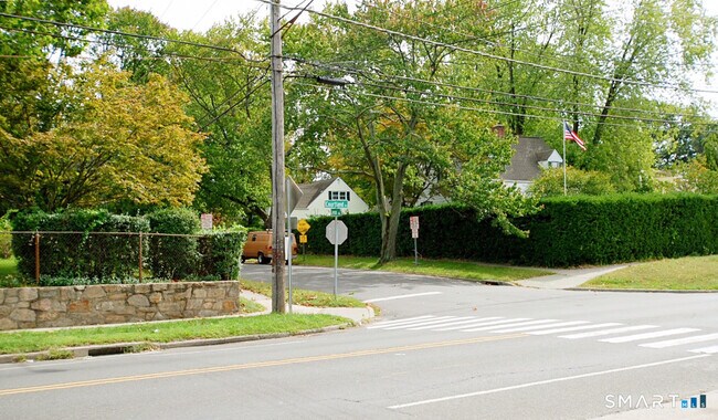 Building Photo - 306 Courtland Ave