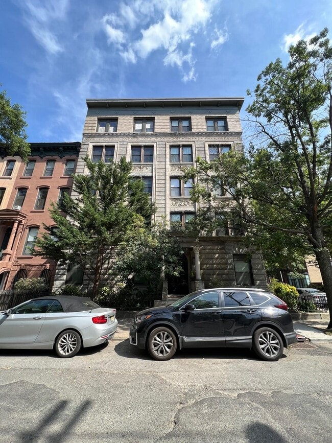 Building Photo - 258 Barrow St