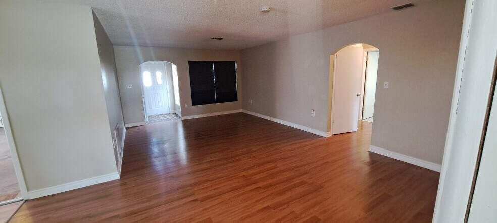 Building Photo - 8436 Newton Dr