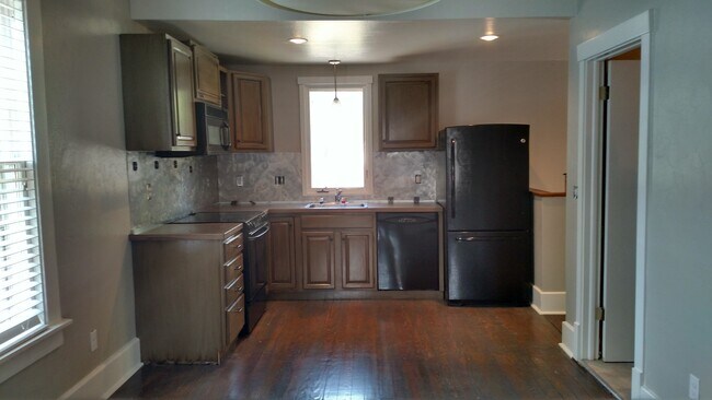 Building Photo - 15th