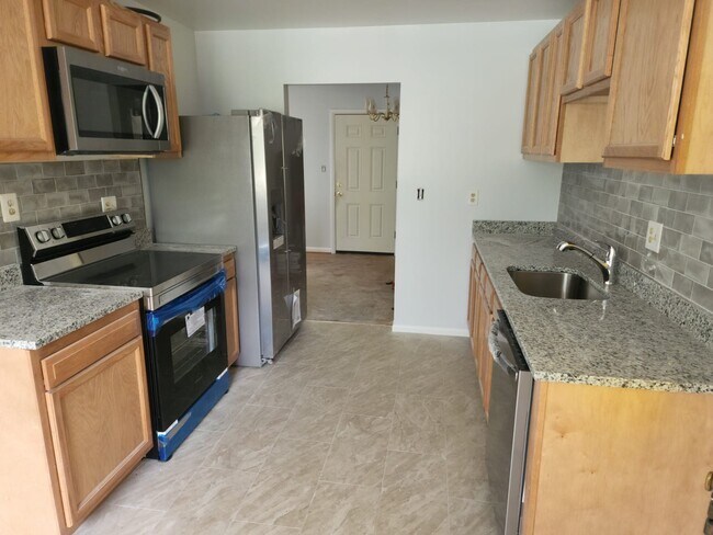 Kitchen - Newly Installed - 6510 Cipriano Rd