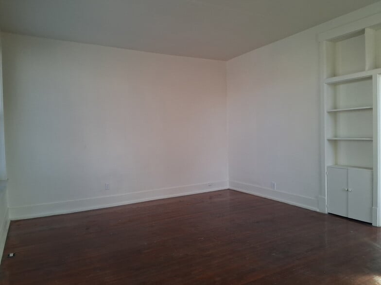 Building Photo - 537 Denison St