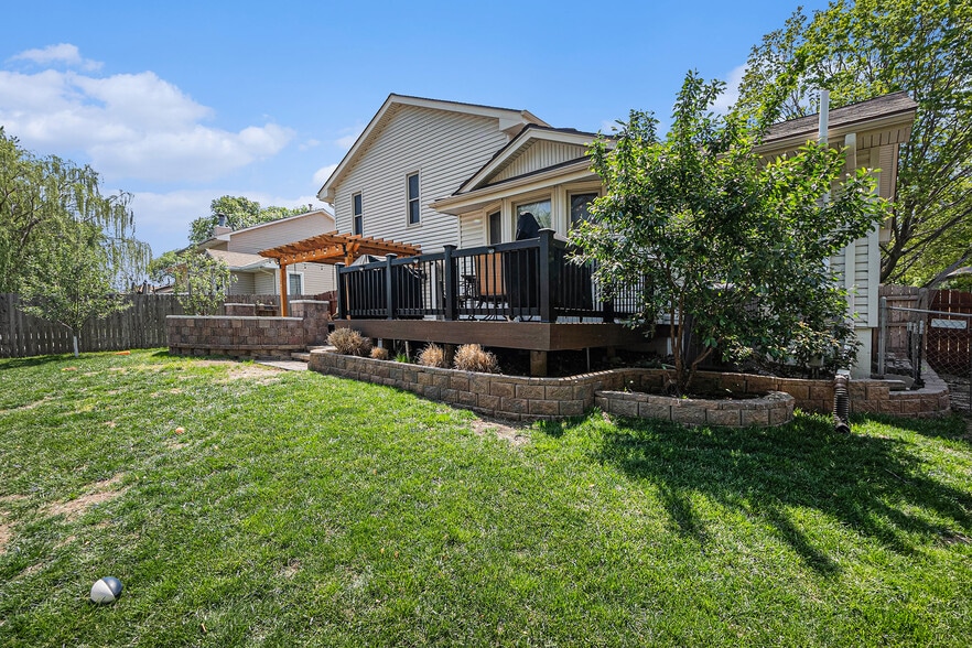 Building Photo - 3738 Burr Oak Dr