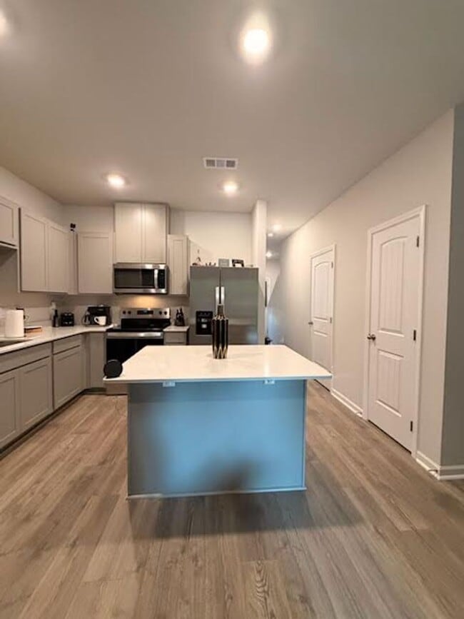 Building Photo - FOR LEASE- Townhome Nestled on a quiet dead-end road, perfect for those seeking privacy and peace...
