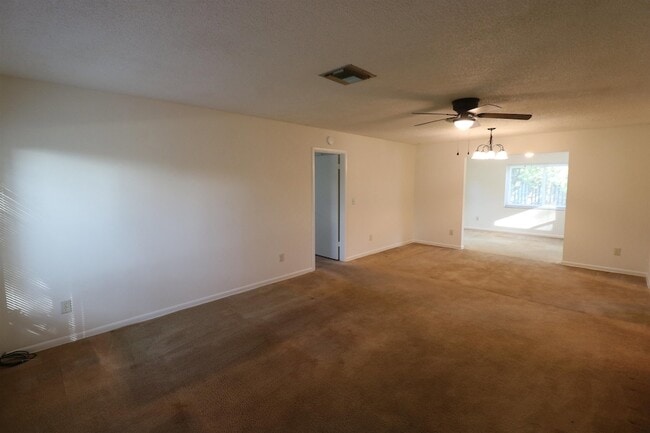 Building Photo - 253 Laguna Ct