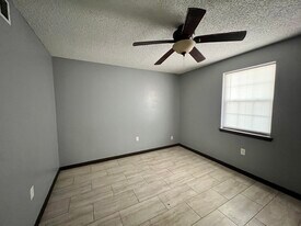 Building Photo - 1008 Owen St