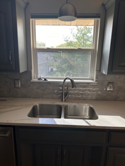 Building Photo - 1258 W Bluegrass Rd