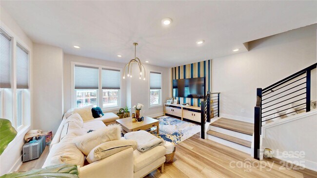 Building Photo - 529 W Tremont Ave