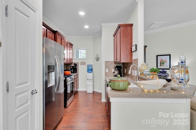 Building Photo - 28112 Song Sparrow Ln