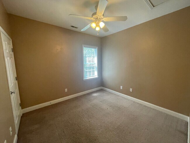 Building Photo - 375 Lullwater Dr