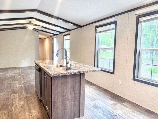 Building Photo - Nearly new 3 bedroom mobile home on a big ...