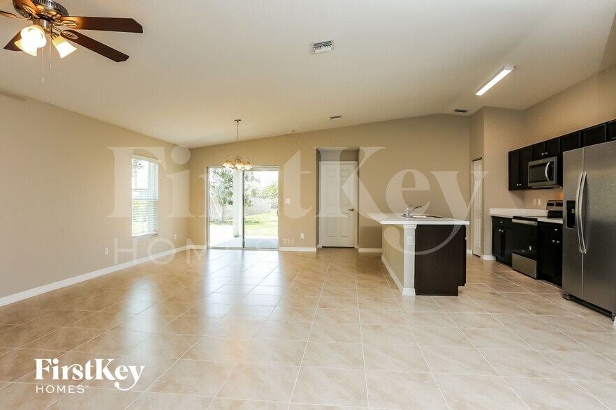 Building Photo - 1298 SW Crost Ave