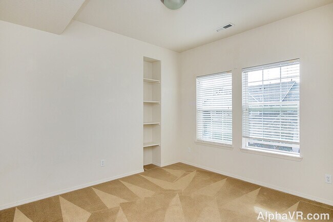 Building Photo - 17241 SW Pleasanton Ln