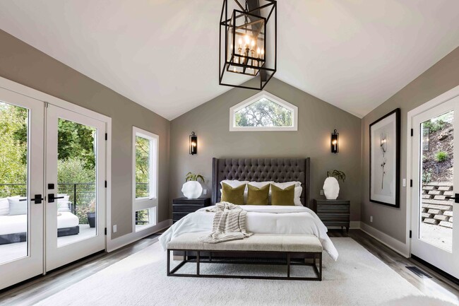 Building Photo - Stunning 4-Bedroom, 4-Bathroom Luxury Home...
