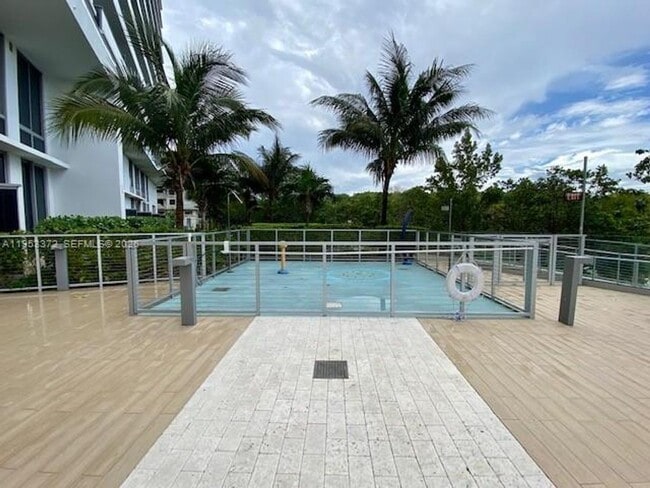 Building Photo - 16385 Biscayne Blvd