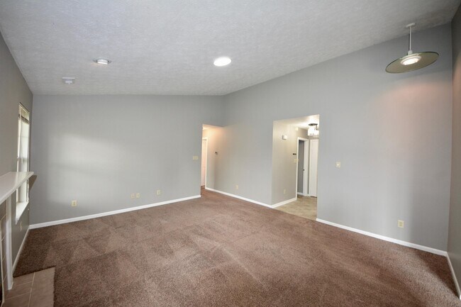 Building Photo - 9610 Claymore Dr