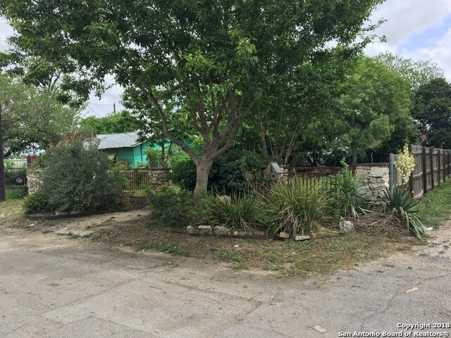 Building Photo - 622 Muncey-