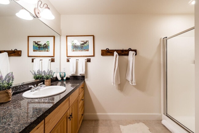 Building Photo - 4 Lower Saddle Ridge Rd