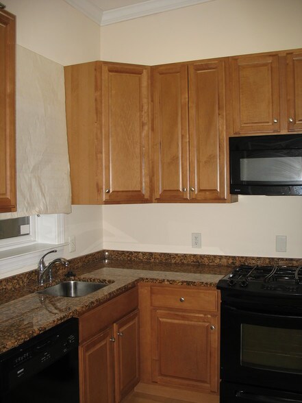 Kitchen - 2120 Mt Royal Terrace