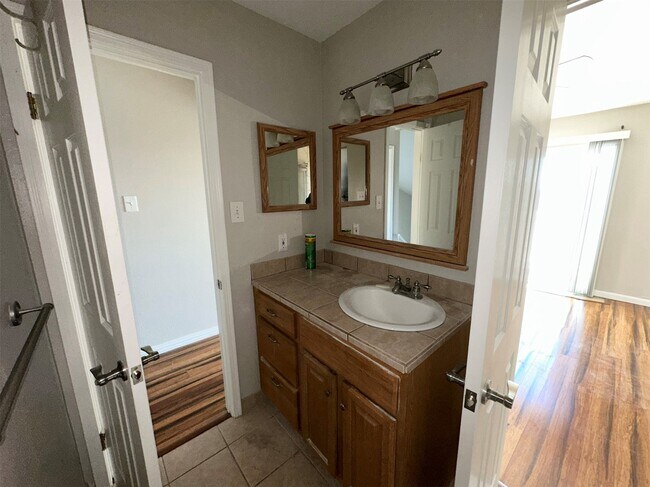 Building Photo - 3506 Cove View Blvd