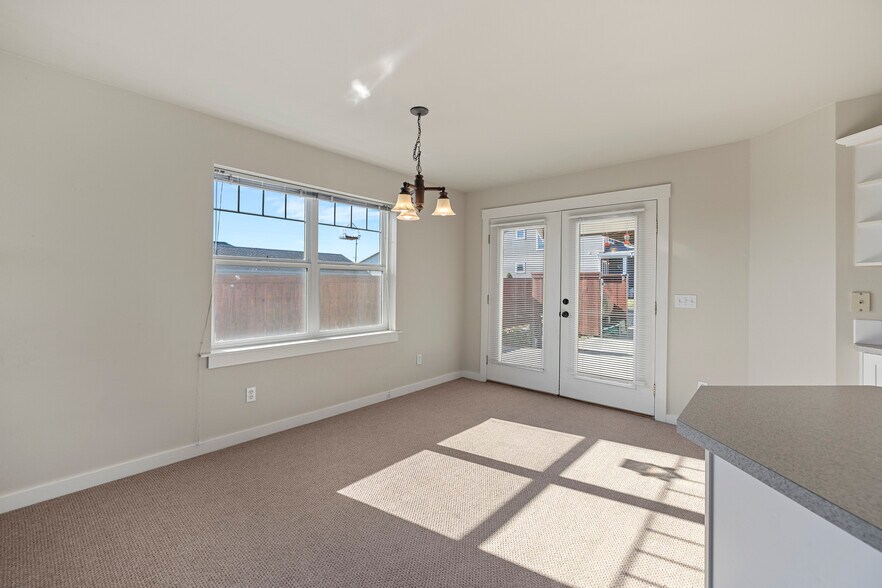 Dining - 306 S Main St