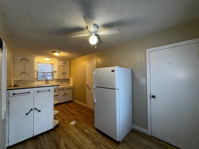 Building Photo - 3401 S Arlington Ave