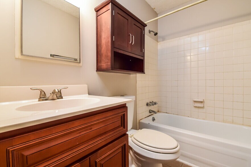 Building Photo - 115 Doubletrace Ln