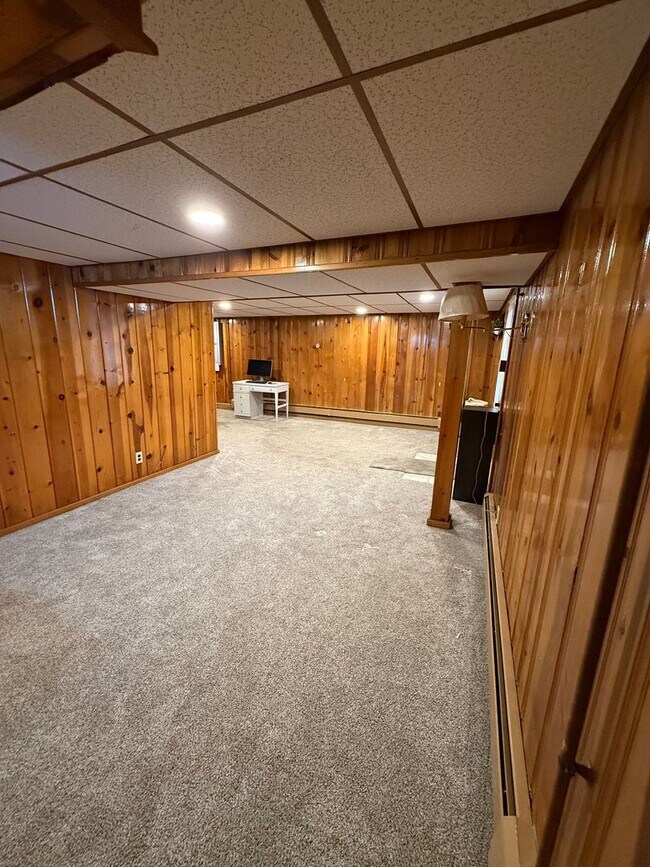 Building Photo - Move-In Ready 2BR Home on Quiet Residential Street in Baldwin/Whitehall!