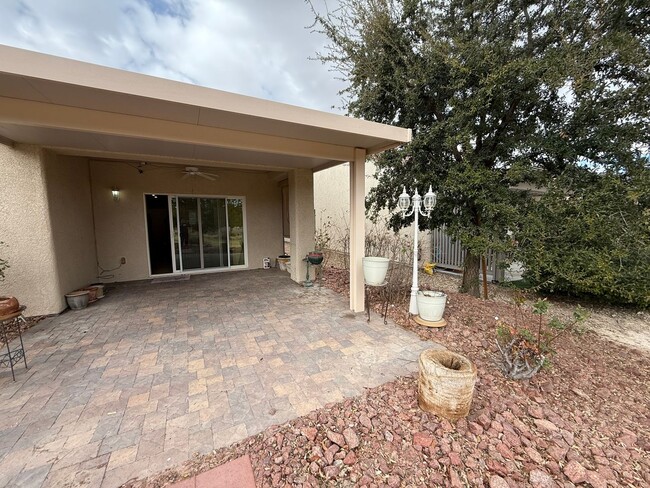 Building Photo - Great 55+ Senior Community - 2 Bedrooms / ...