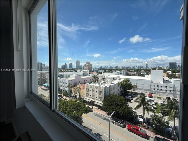 Building Photo - 1255 Collins Ave