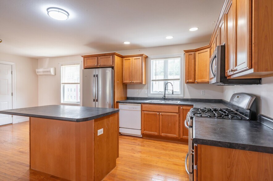 Building Photo - 12 Gagne St