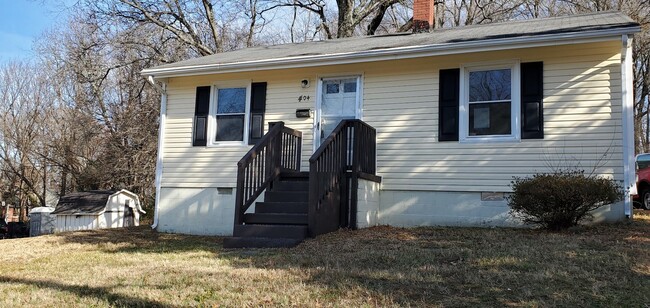 Building Photo - 2 Bedroom House