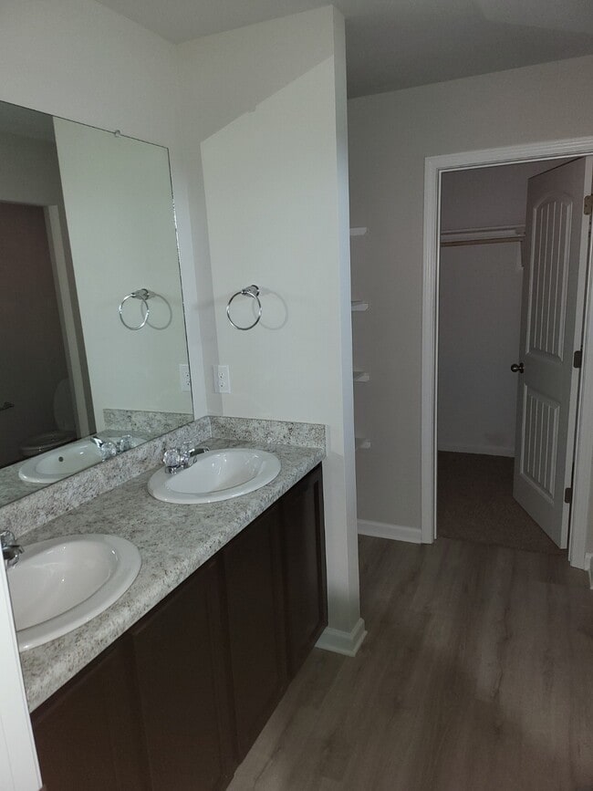 Building Photo - 18422 Fox Hollow Loop