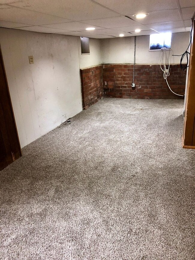 Building Photo - *** Spacious Oakland Apartment * Pet Friendly * Walk to Pitt & CMU * Close to Everything * Renova...