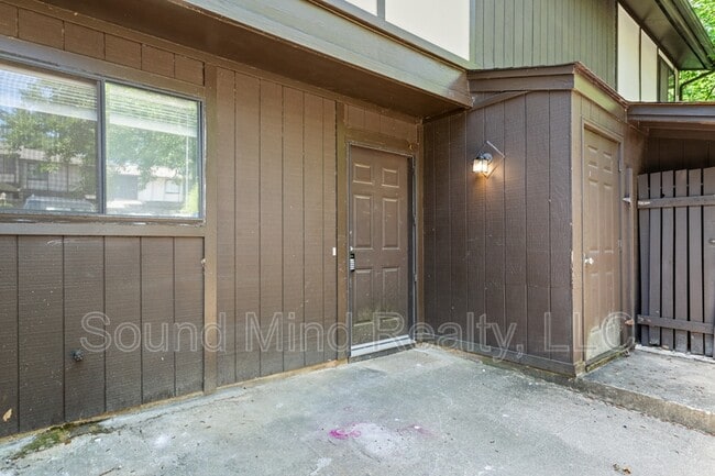 Building Photo - 4249 Lake Ridge Dr