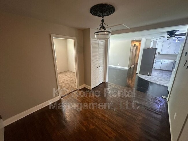 Building Photo - 10905 E 47th St