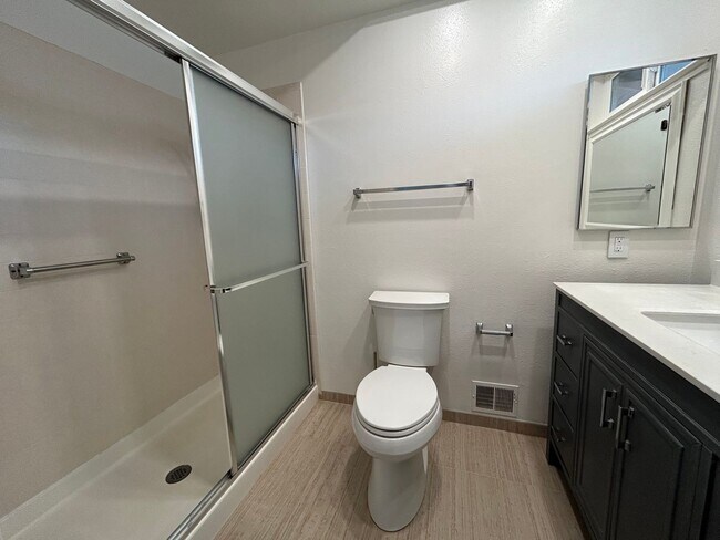 Building Photo - 7588 Oak Leaf Dr