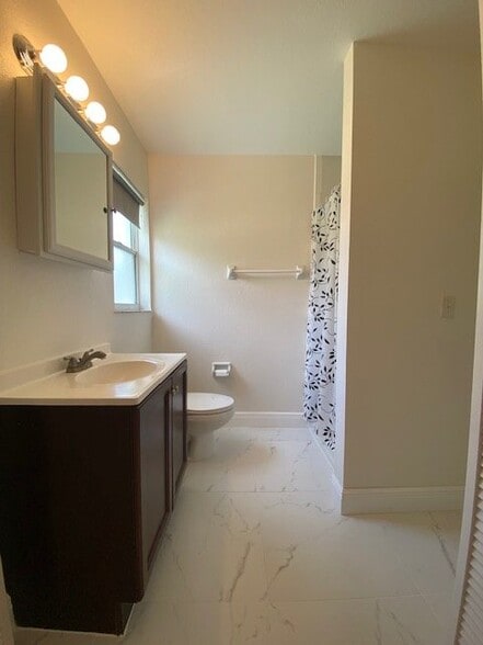 Building Photo - 1169 Lake McGregor Dr