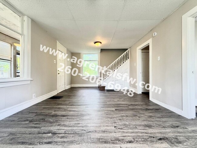 Building Photo - 3 Bedroom House
